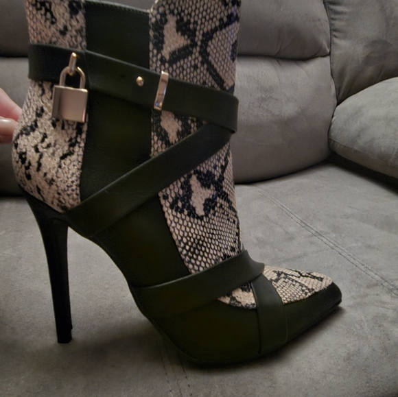 EVERYTHING MUST GO! NWOT / ShoeDazzle Sexy Tan & Black Snakeskin Booties / Sz 9 - Picture 6 of 10